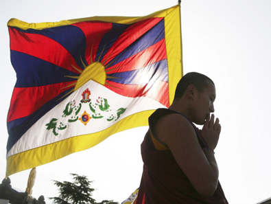 Da ieri anche dal Comune di Palagiano sventola la bandiera del Tibet.