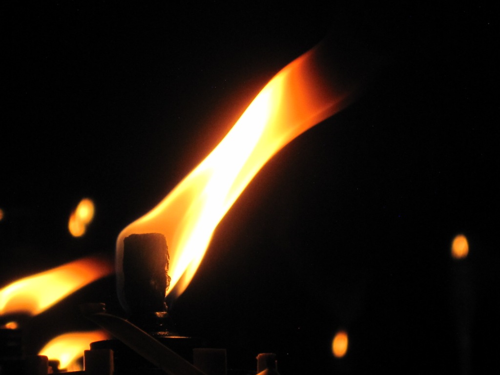 Taranto, 5 Ottobre 2012, ardono le fiaccole, si illumina il coraggio.
