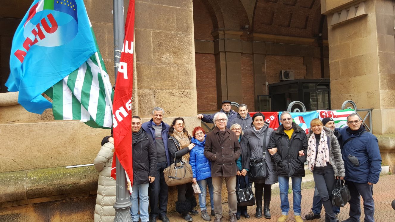 Protesta dei dipendenti civili del carcere di Taranto